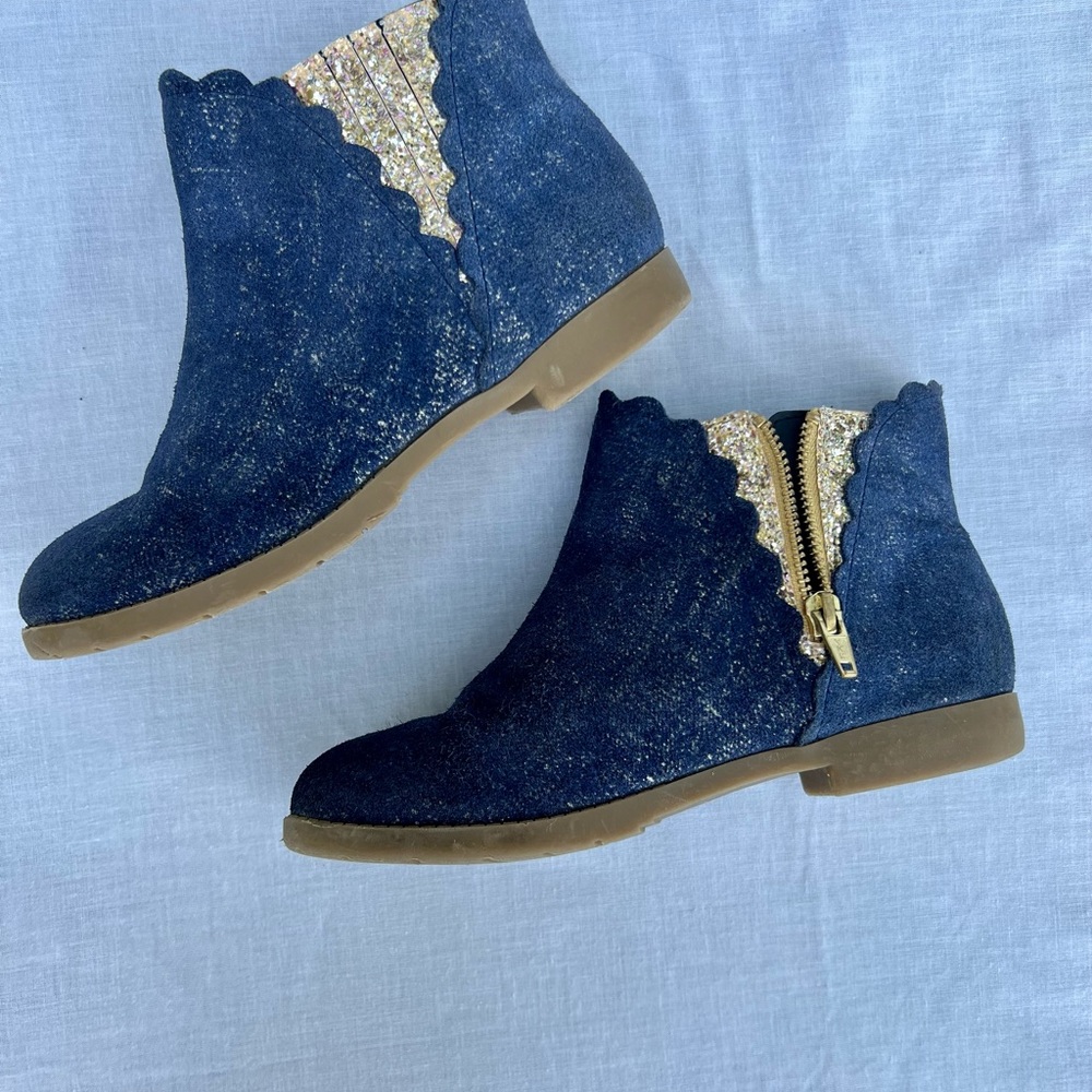 Lands’ End sparkle boot size 2